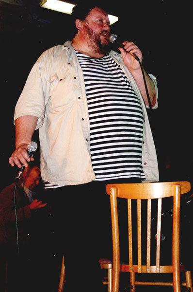 Radomil Uhl�� (prov�d�l cel�m ve�erem)