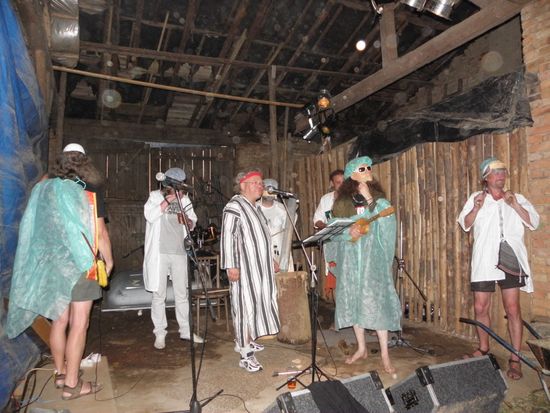 16. Nevid�m v akci