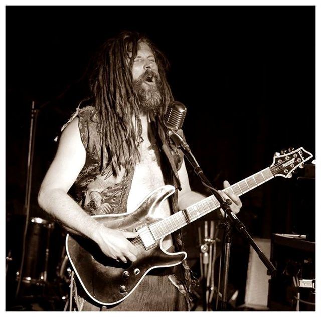 3. KOONDA HOLAA - Kamil Kr�t