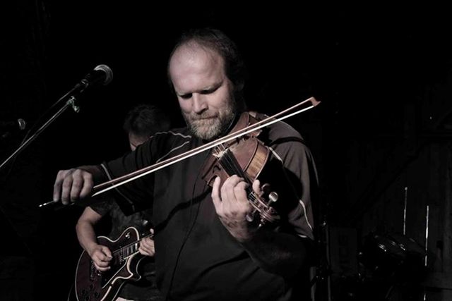 4. AKU AKU - housle, zp�v Sl�vek Neuhofer