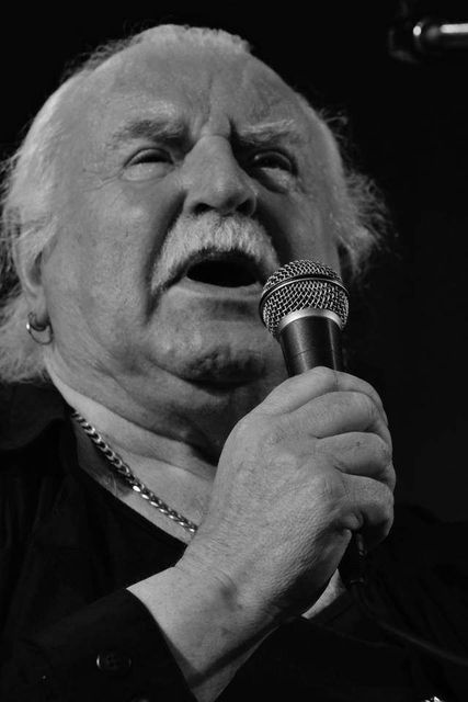 5. Milan Kni��k & Aktual